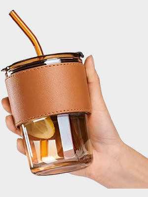 GLASS MUG WITH STRAW AND COVER